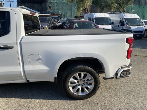 Used 2020 Chevrolet Silverado 1500 Custom w/ Custom Value Package RWD image 18