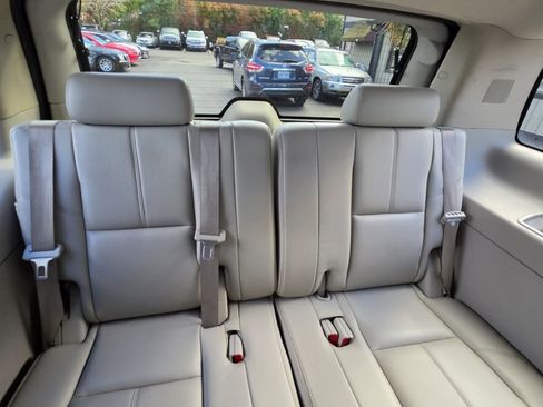 Used 2010 GMC Yukon SLT w/ SLT-2 Equipment Package image 7