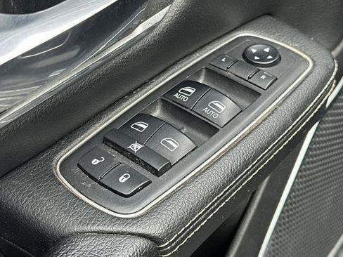 Used 2019 RAM 1500 Laramie AWD/4WD image 11