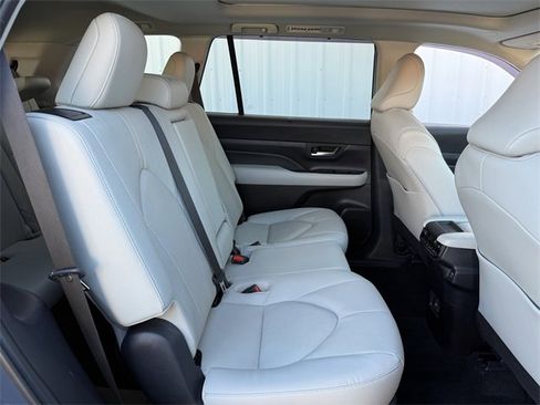 Used 2025 Toyota Grand Highlander AWD image 34