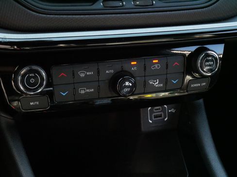 Used 2025 Jeep Compass Trailhawk AWD/4WD image 23