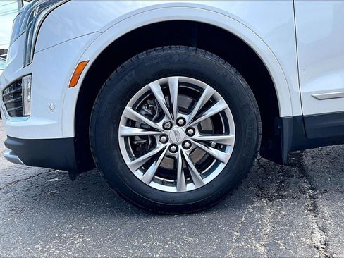 Used 2023 Cadillac XT5 Premium Luxury w/ Technology Package AWD/4WD image 2