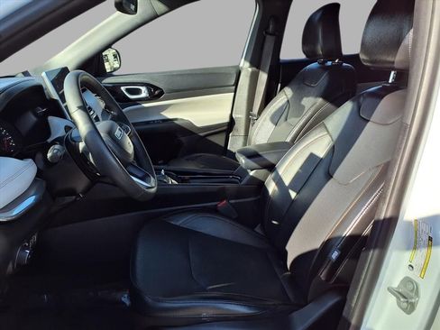 Used 2023 Jeep Compass Limited image 19