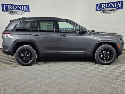 New 2026 Jeep Grand Cherokee Laredo image 6