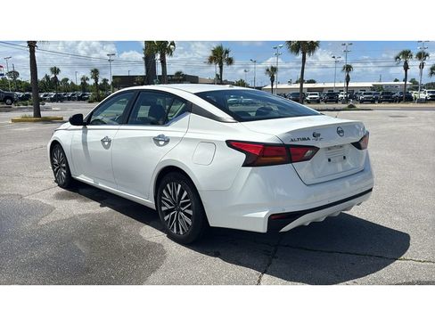 Used 2025 Nissan Altima 2.5 SV FWD image 3