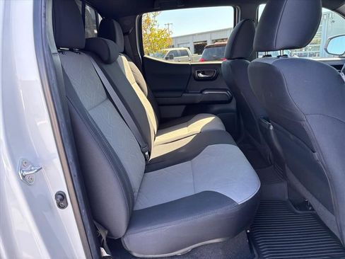 Used 2022 Toyota Tacoma TRD Sport AWD/4WD image 13