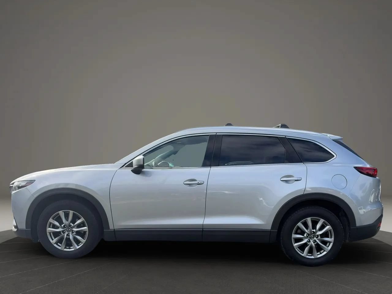 Used 2017 MAZDA CX-9 Touring AWD/4WD image 2