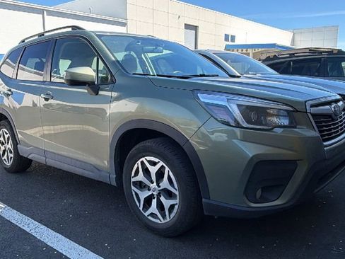 Used 2021 Subaru Forester Premium image 1