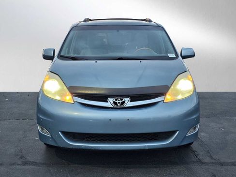 Used 2009 Toyota Sienna XLE Limited image 2