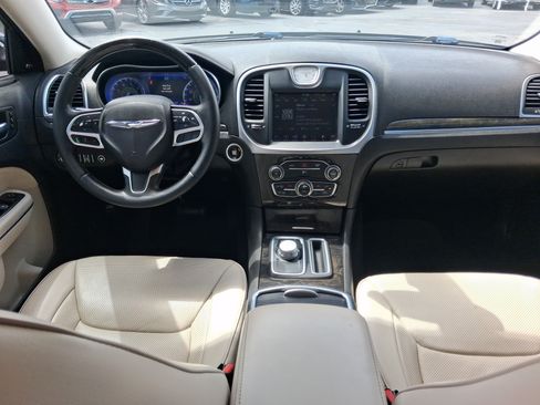 Used 2019 Chrysler 300 Limited RWD image 23
