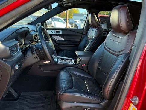 Certified 2020 Ford Explorer Platinum w/ Premium Technology Package image 2