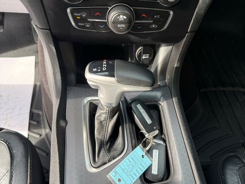 Used 2017 Dodge Charger SXT w/ AWD Premium Group image 15