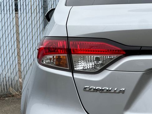 Used 2021 Toyota Corolla LE FWD image 22