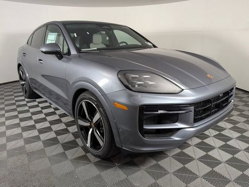 New 2026 Porsche Cayenne GTS AWD/4WD image 9
