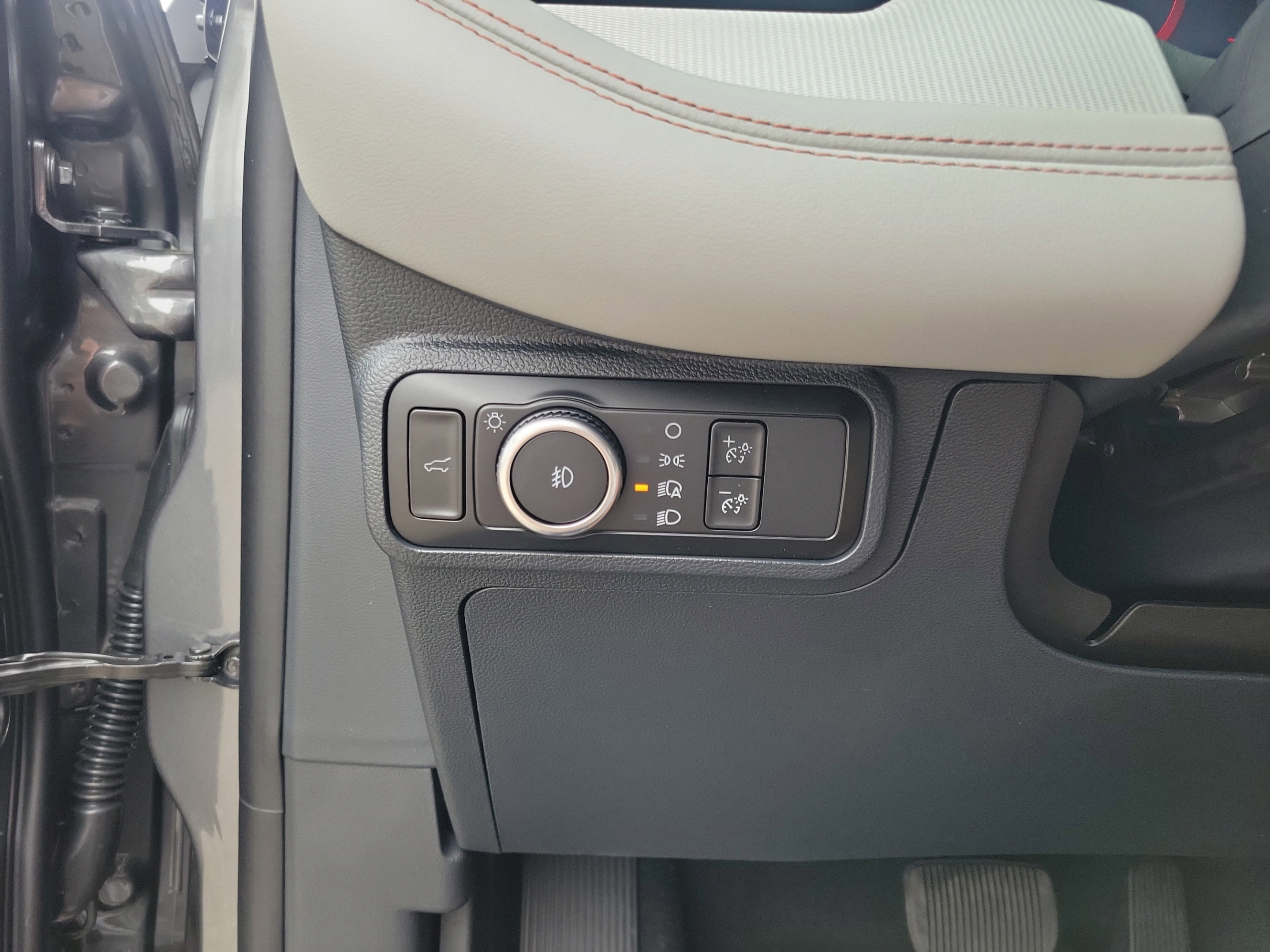 New 2026 Ford Explorer Active w/ Active Comfort Package RWD image 10
