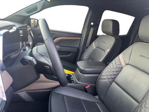 Used 2023 GMC Canyon Denali image 9