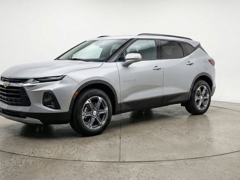 Used 2025 Chevrolet Blazer LT image 3