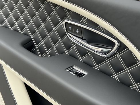Used 2023 Bentley Bentayga Speed image 37