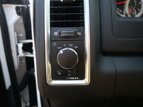 Used 2021 RAM 1500 Classic SLT image 10