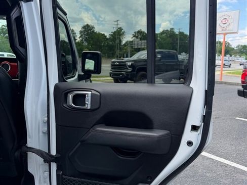 Used 2020 Jeep Wrangler Unlimited Rubicon AWD/4WD image 25