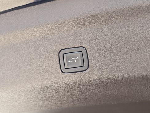 Used 2024 Chevrolet Tahoe LT AWD/4WD image 11
