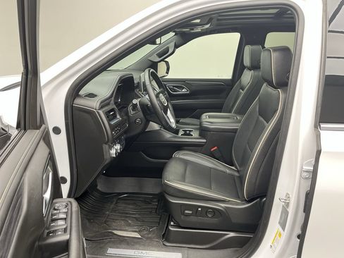 Certified 2024 GMC Yukon SLT w/ SLT Premium Package AWD/4WD image 3