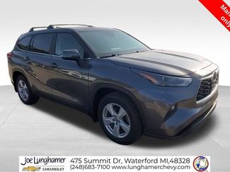 Used 2023 Toyota Highlander LE AWD/4WD video 2