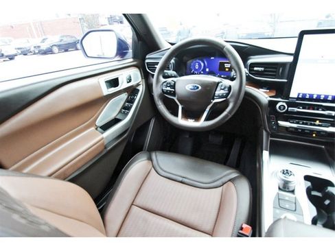 Used 2023 Ford Explorer King Ranch w/ Premium Technology Package image 7