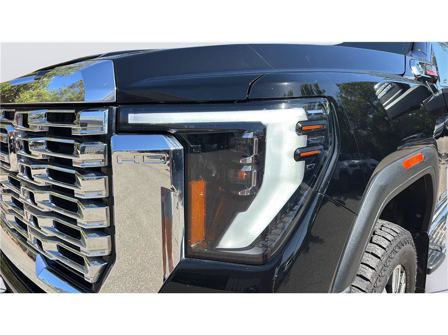 Used 2024 GMC Sierra 2500 Denali w/ Technology Package AWD/4WD image 10