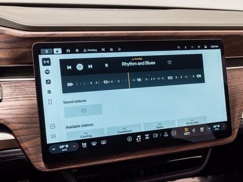 Used 2023 Rivian R1S Launch Edition Quad AWD/4WD image 19