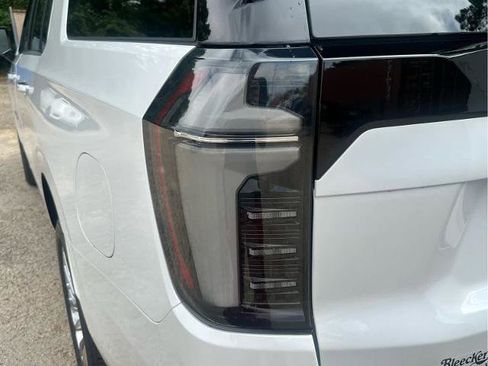 New 2025 Chevrolet Suburban Premier image 19