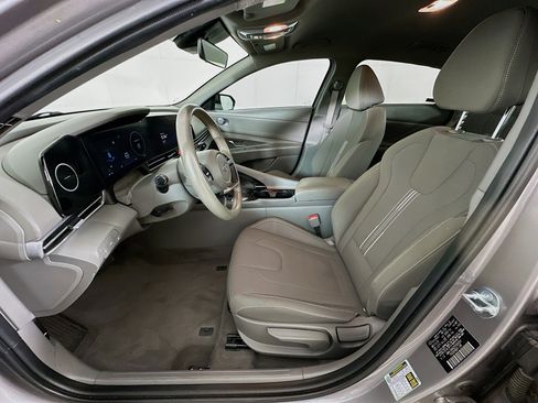 Used 2023 Hyundai Elantra SEL w/ Convenience Package image 13