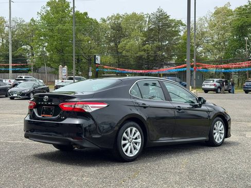 Used 2018 Toyota Camry LE FWD image 5