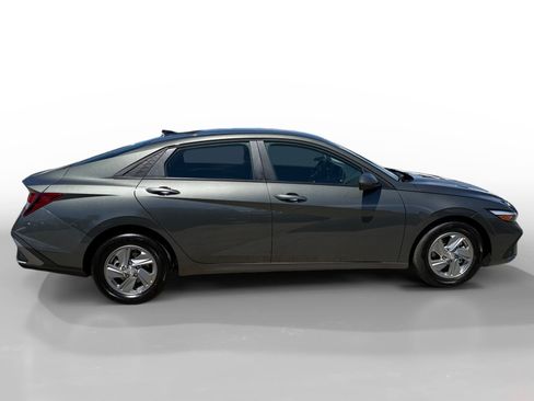 Certified 2026 Hyundai Elantra SE FWD image 6