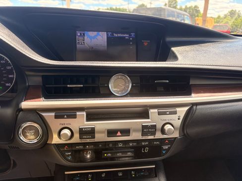 Used 2013 Lexus ES 350 w/ Luxury Pkg FWD image 11