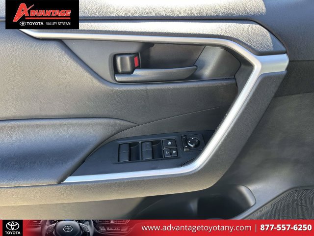 Certified 2022 Toyota RAV4 LE AWD/4WD image 21