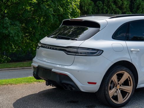 Used 2024 Porsche Macan AWD/4WD image 13