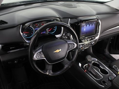 Used 2021 Chevrolet Traverse LT image 9