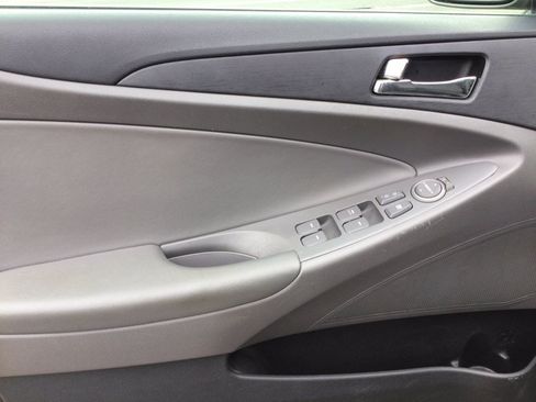 Used 2013 Hyundai Sonata SE w/ Navigation & Sunroof Pkg FWD image 12