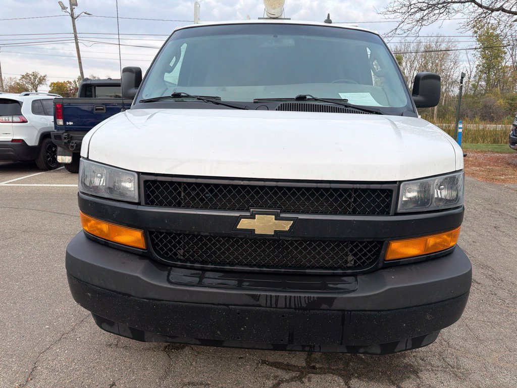 Used 2022 Chevrolet Express 2500 w/ Driver Convenience Package RWD image 2