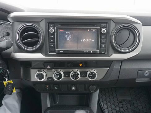 Used 2017 Toyota Tacoma SR5 image 9