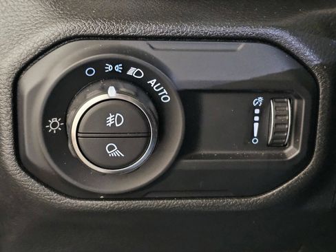 Used 2023 Jeep Gladiator Sport AWD/4WD image 17