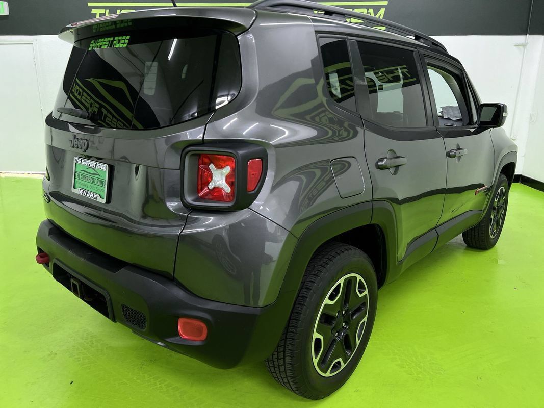 Used 2016 Jeep Renegade Trailhawk w/ Premium Trailhawk Package AWD/4WD image 10