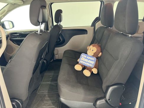Used 2020 Dodge Grand Caravan SE w/ UConnect Hands-Free Group FWD image 19