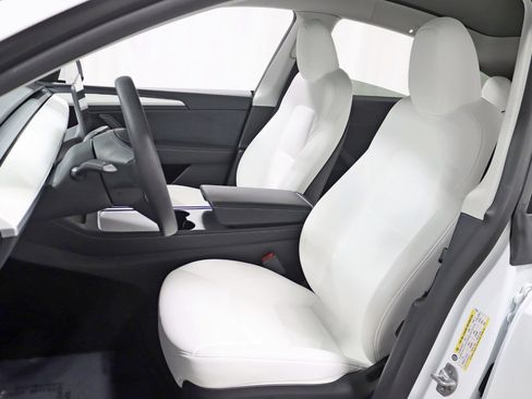 Used 2025 Tesla Model Y Performance image 26