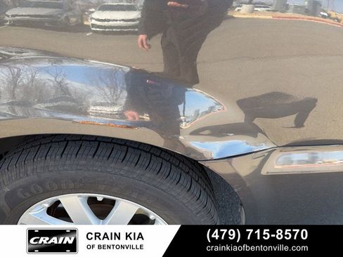 Used 2016 Chrysler Town & Country Touring image 12