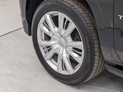 Used 2021 Chevrolet Tahoe High Country w/ Premium Package image 5