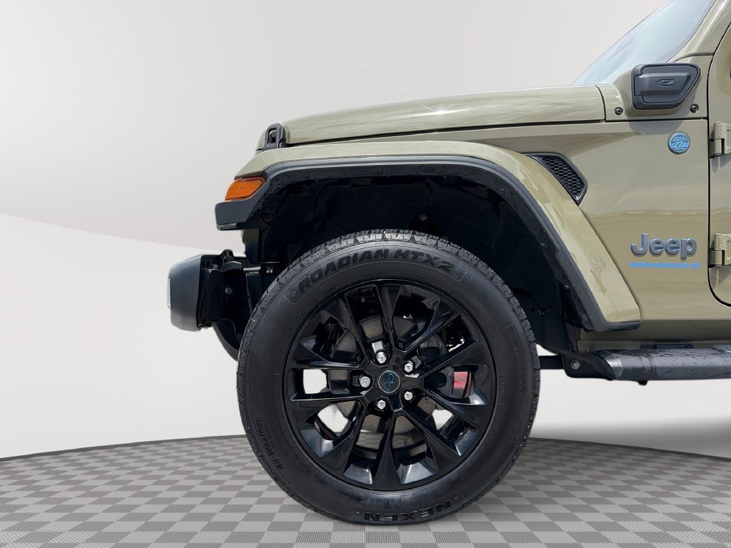 Used 2025 Jeep Wrangler Unlimited Sahara w/ Safety Group AWD/4WD image 19