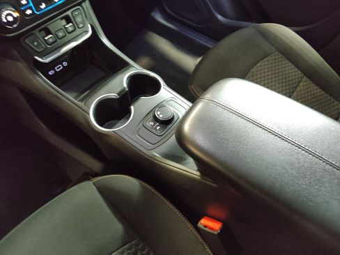 Used 2020 GMC Terrain SLE FWD image 26