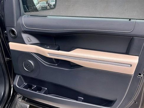 Used 2024 Ford Expedition Limited image 18